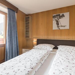 Duży pokój z łóżkiem king-size
